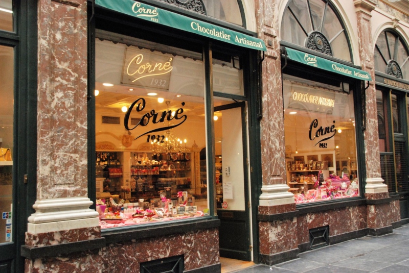 boulangerie-ROQUESTERON-min_chocolate_chocolaterie_shop_luxury_chic_gallery_brussels_belgium-558146